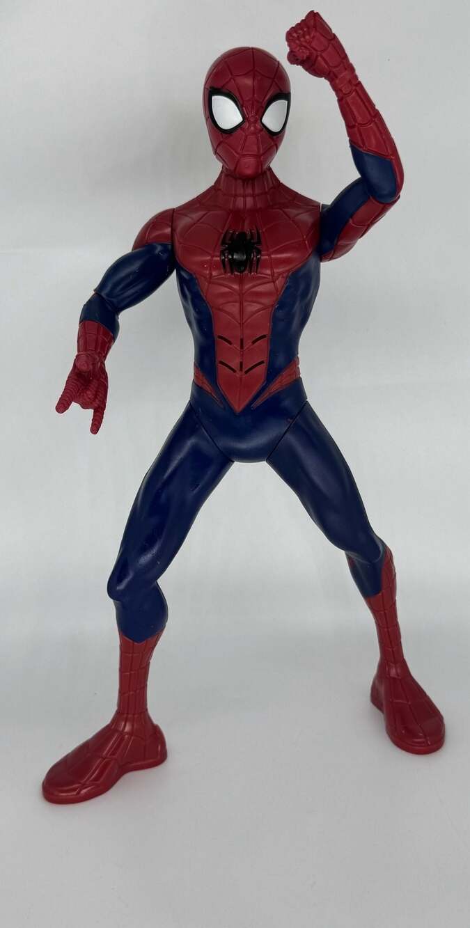 Hasbro Spider-Man 13 inch Talking Electronic Action Figure 2020 - Picture 8 of 11